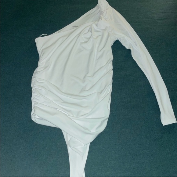 Abercrombie long sleeve one shoulder twist ruched body suit size Large NWT - Picture 2 of 4